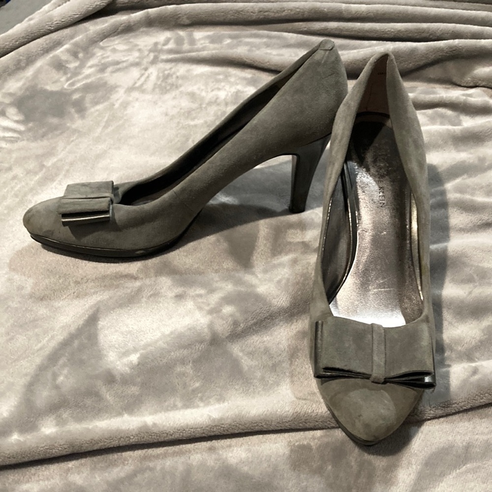 ANNE KLEIN 9.5 Gray high heels with bows